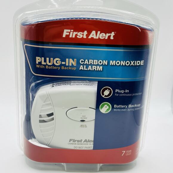 First Alert Plug In Carbon Monoxide Alarm With Battery Backup. New. Sealed. - Picture 8 of 11